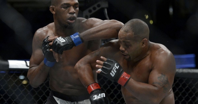 FULL Fight UFC 214: Jones vs DC 2 - Cú knockout đáng sợ của 'Bones' Jones