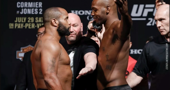 Jon Jones quay lại, Daniel Cormier có thể ở lại UFC thêm vài trận đấu?
