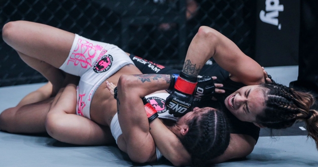 Sở hữu kĩ năng khóa siết hiệu quả cùng ĐKVĐ ONE Angela Lee
