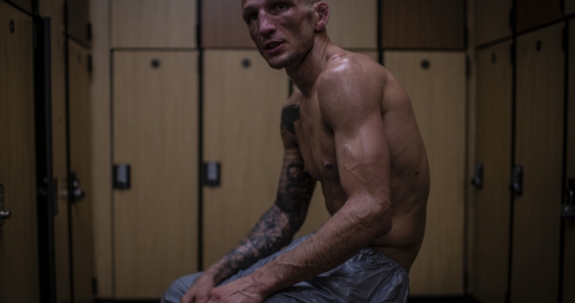 Chùm ảnh: Quá trình cắt cân khắc nghiệt của nhà vô địch UFC TJ Dillashaw