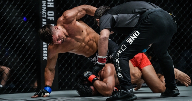 VIDEO: Lowen Tynanes tái xuất với pha 'dội bom' Honorio Banario