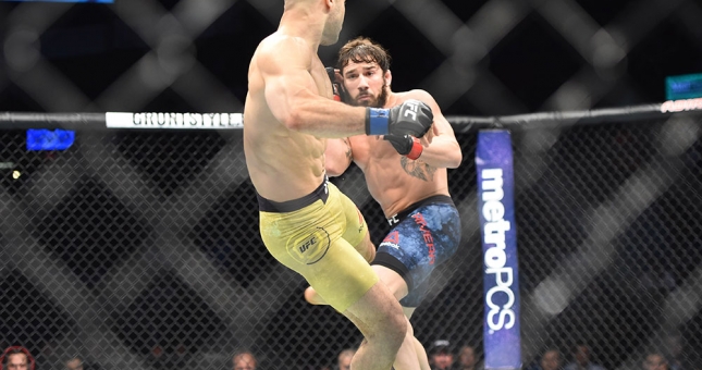 VIDEO Chỉ cần 1 đá, võ sĩ UFC kết thúc đối thủ trong 30 giây