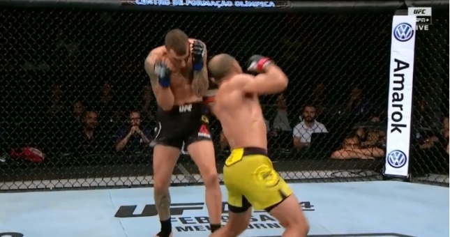 VIDEO Combo vũ bão của Jose Aldo kết thúc Renato Moicano