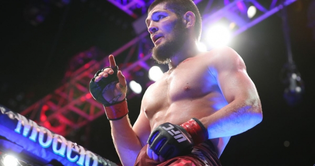 Daniel Cormier: 'Khabib sẽ trả toàn bộ tiền phạt cho các đồng đội'