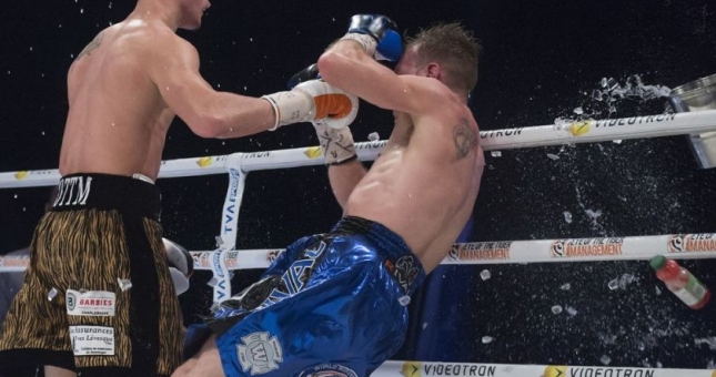 Ăn mừng trên sân nhà đối thủ, Boxer khiến khán giả nổi loạn