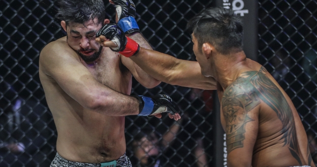 'Vua vật khóa' Shinya Aoki siết ngất đối thủ, 'Mãng Xà Miến Điện' một đấm bảo vệ ngôi vua