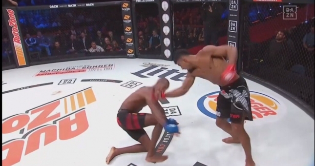 VIDEO: Giữ lối đánh bất cần, 'Dị Nhân' Venom Page bị kết liễu trong 1 đấm