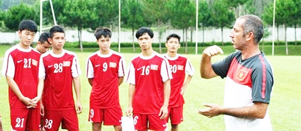 Tin thể thao 4/1: Thầy trò HAGL xuống núi dự lễ trao giải QBV Việt Nam 2016