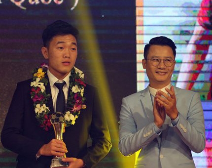 Báo Hàn Quốc khen ngợi Xuân Trường sau cú đúp giải thưởng