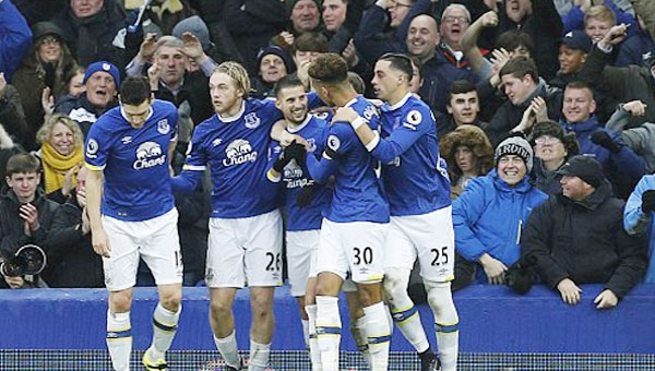Everton đè bẹp Man City với bốn bàn không gỡ