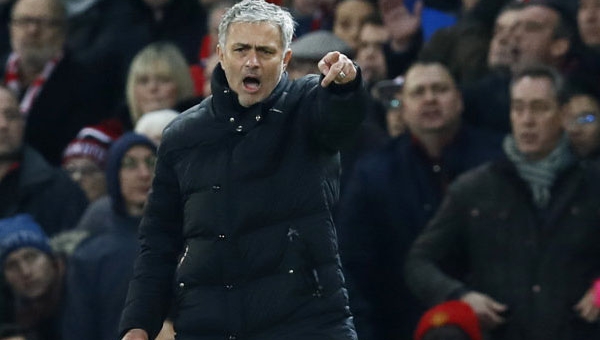 HLV Mourinho: 'Liverpool chỉ chăm chăm lo phòng ngự'