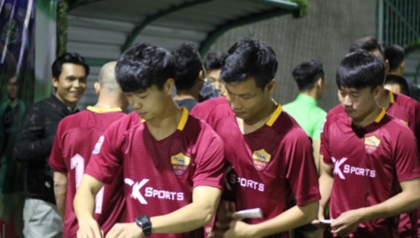 Đội của Công Phượng thua 5-6 trong trận đá 'phủi' làm từ thiện