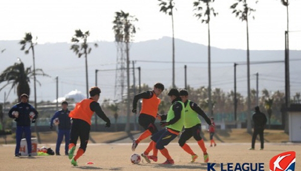 Xuân Trường và các đồng đội gặp 'cơn ác mộng' ở Nhật Bản