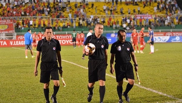 CLB Long An nói gì sau phản ứng khiến trận TP.HCM-Long An vỡ vụn?