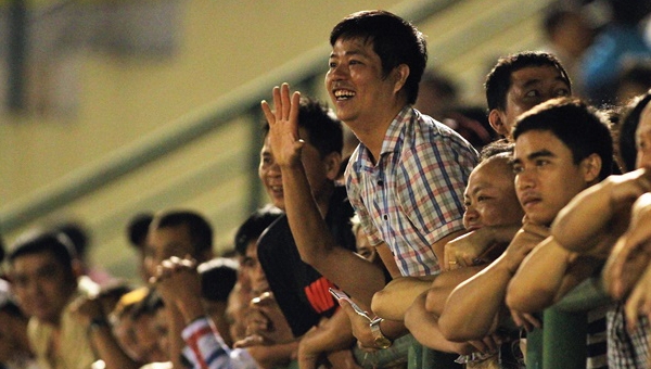 Điểm nhấn: Khán giả Bình Dương lại đi cổ vũ HAGL