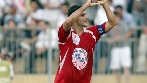 'King Lean': Nghệ sĩ sân cỏ độc nhất vô nhị ở V-League