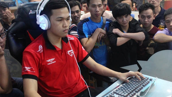 Chim Sẻ Đi Nắng đã giành 2/4 cúp Solo AOE Pro Masters 2017