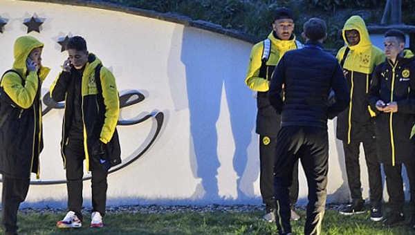 Bị đánh bom, cầu thủ Dortmund lên bàn mổ ngay lập tức