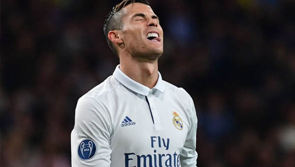 Ronaldo bị gạch tên khỏi ĐH của Real ở trận gặp Deportivo