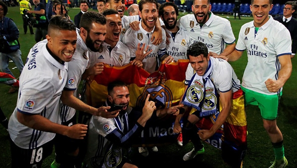 Chùm ảnh: Real Madrid ăn mừng chức vô địch La Liga 2016/17