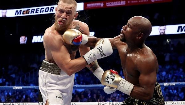 Mayweather hạ knock-out McGregor sau 10 hiệp