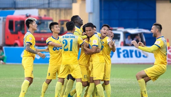 Hà Nội cầm hòa FLC Thanh Hóa trong trận cầu siêu kịch tính