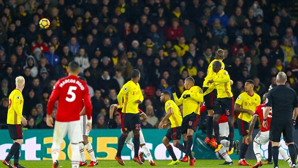 Chiêm ngưỡng siêu phẩm 'bay giữa ngân hà' của Ashley Young