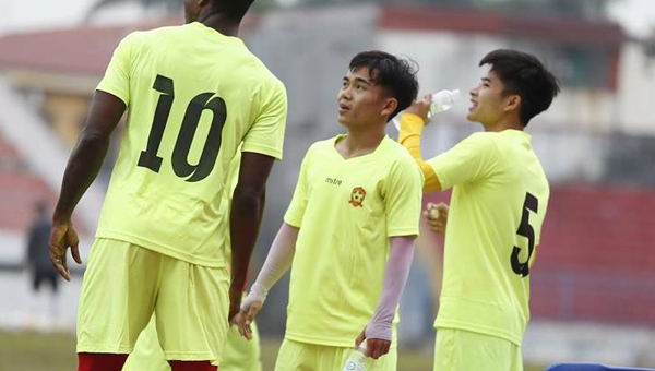 Ngoại binh Stevens ví ví 2 cầu thủ HAGL như Xavi và Iniesta