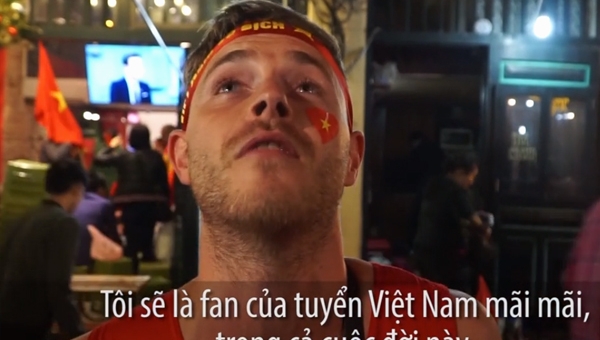 CĐV châu Âu: 'Chưa từng thấy nơi nào ăn mừng thua trận tưng bừng đến thế'