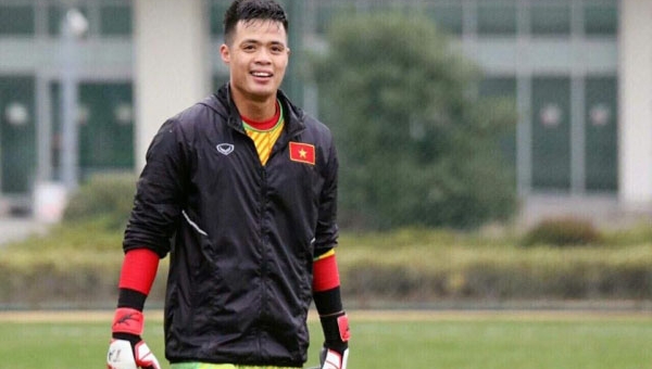 Thủ môn U23 Việt Nam: Chờ tiền thưởng sửa căn nhà dột và chữa bệnh ung thư cho mẹ
