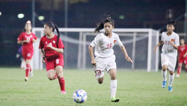 U16 nữ Việt Nam thắng 4 sao trước Singapore