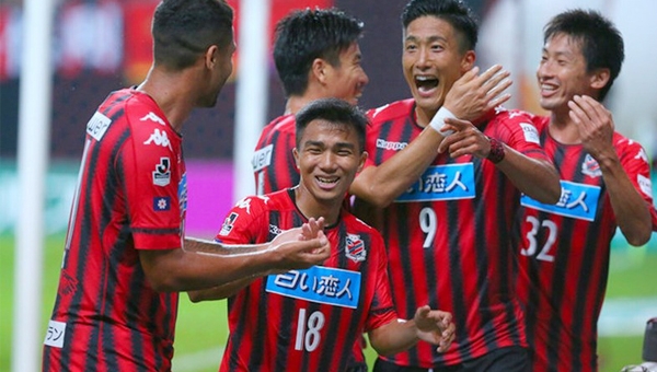 Nhóm cầu thủ Thái Lan đang khiến người Nhật trầm trồ