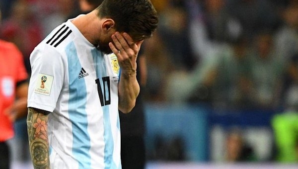 Messi ngao ngán, đồng đội trách móc thủ môn Caballero