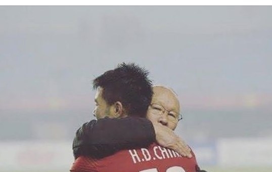 Dàn cầu thủ Olympic Việt Nam đồng loạt lên tiếng tri ân NHM