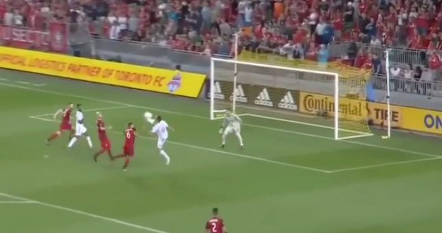 VIDEO: Ibrahimovic ghi bàn thứ 500 siêu dị theo kiểu Karatedo