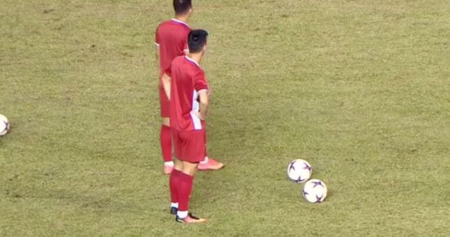 VIDEO: Hài hước cách phát âm tên cầu thủ Việt Nam của BTC sân Philippines