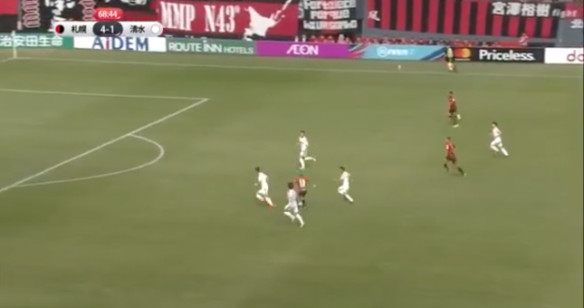 VIDEO: Màn trình diễn rực sáng của 'Messi Thái', solo qua 3-4 người ở J-League