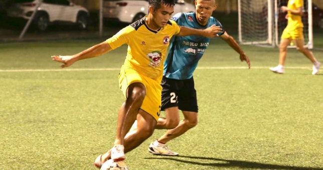 Cầu thủ phủi tranh tài ở giải ngoại hạng Quốc gia