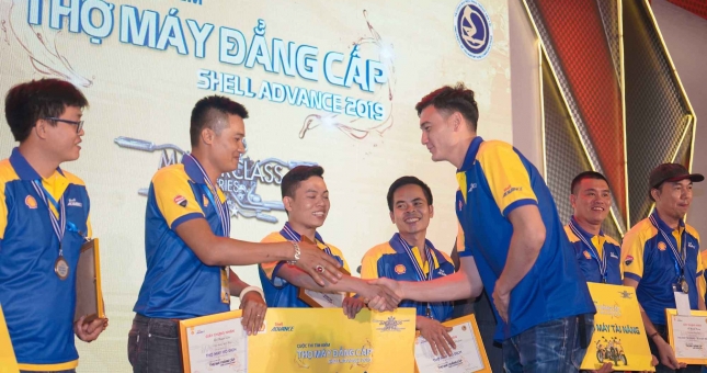 Lâm Tây xuất hiện bảnh bao tại chung kết cuộc thi 'Tìm kiếm thợ máy đẳng cấp- Shell Advance 2019'