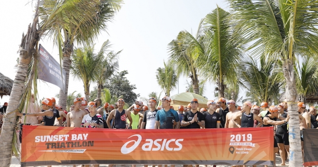 ASICS tiếp lửa đam mê, khuấy động đường đua tại Sunset Bay Triathlon 2019