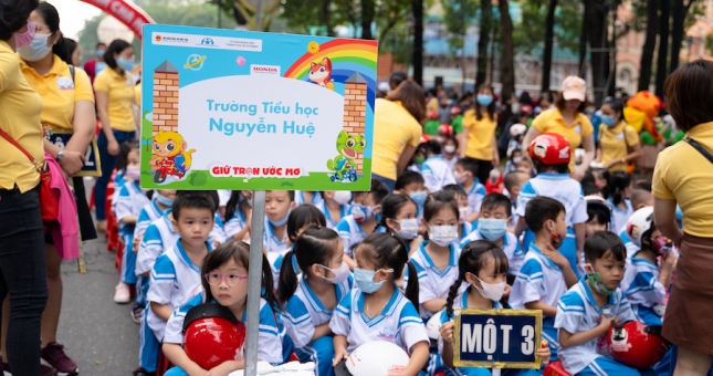 Sự kiện đi bộ vận động toàn dân đội mũ bảo hiểm cho trẻ em  năm học 2020 – 2021