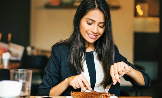 Không nên ăn trưa vào 'thời điểm này' nếu muốn giảm cân