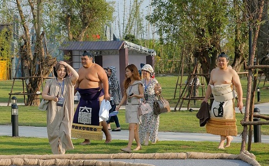 2 Võ sĩ Sumo Nhật Bản xuất hiện giao lưu tại Hà Nội