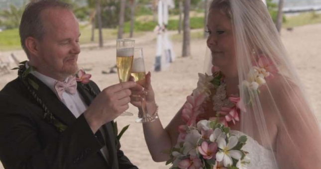 VIDEO: Người phụ nữ làm lại đám cưới 'trong mơ' sau khi giảm 45 kg