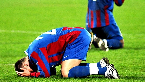 Đá phản lưới nhà được tính cho 'cầu thủ' nào?