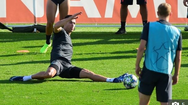 Ronaldo tiết lộ mẫu giày Nike mới nhất, sẽ đi trong mùa giải này