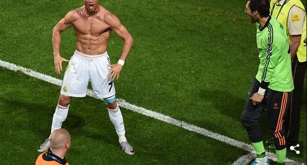 Ronaldo chia sẻ 15 bí kíp để có 'body chuẩn'