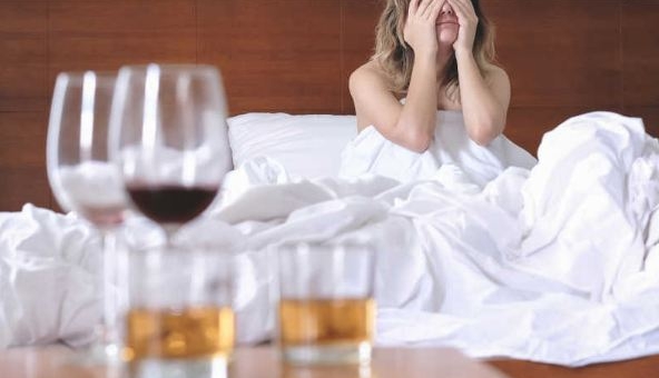 Tập luyện hay tiếp tục nghỉ ngơi sau 'một đêm say'?