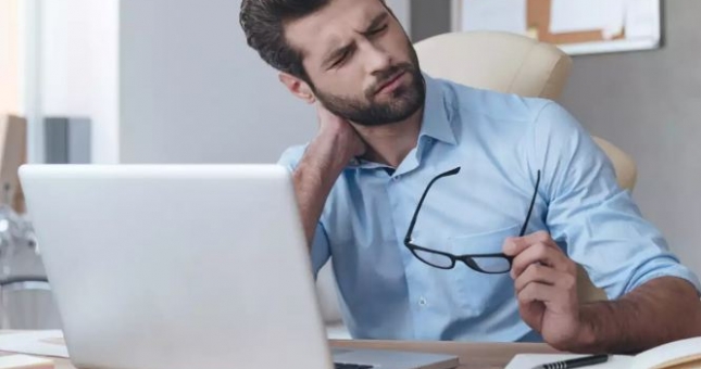 5 động tác 'cổ' giúp giảm đau mỏi hiệu quả