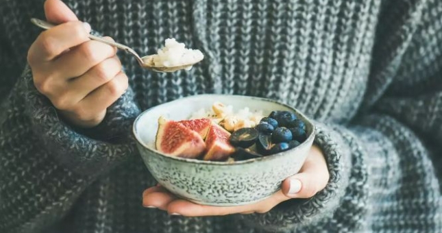 2 lý do tại sao chúng ta thường ăn nhiều hơn vào mùa đông